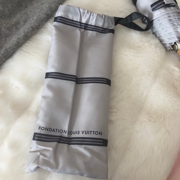RARE Fondation Louis Vuitton Gray umbrella folding new - Picture 5 of 6